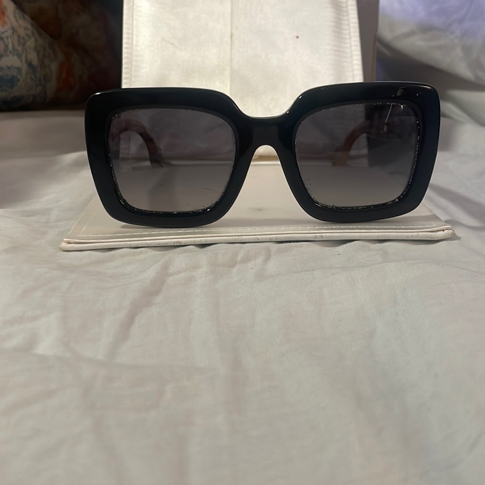 Burberry sunglasses. B 4284 3803/13 520022. Black square glasses